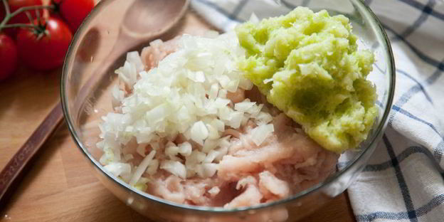 запеченные куриные тефтели с травами