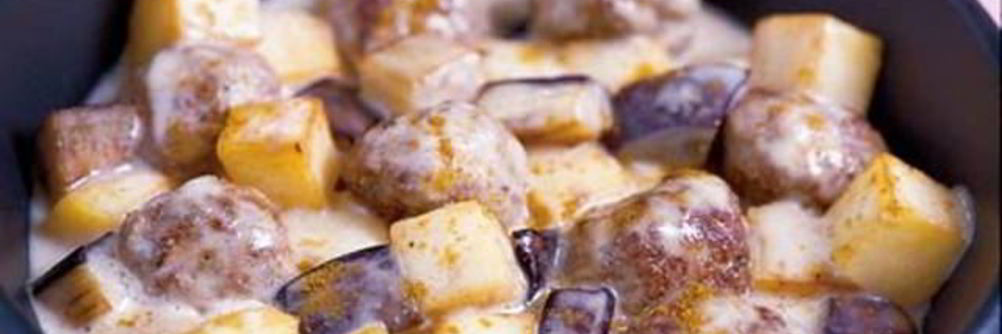 Жареные баклажаны и картофель с острыми тефтельками