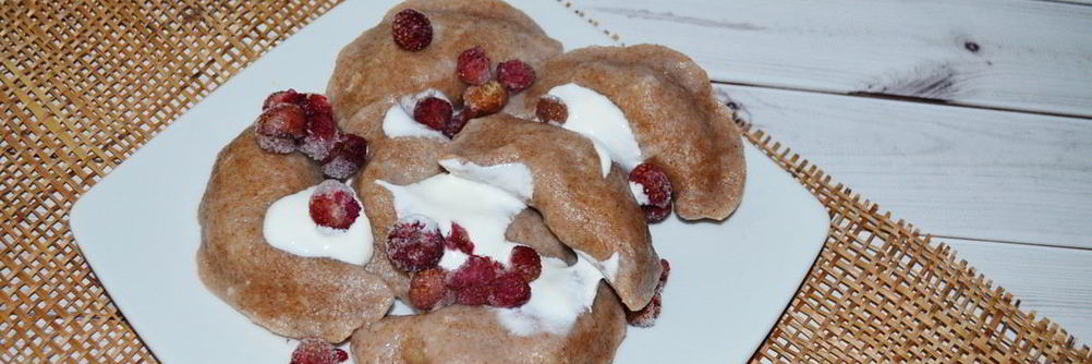 Диетические вареники с ягодами