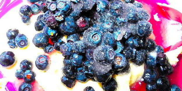 ленивые вареники с черникой на пару