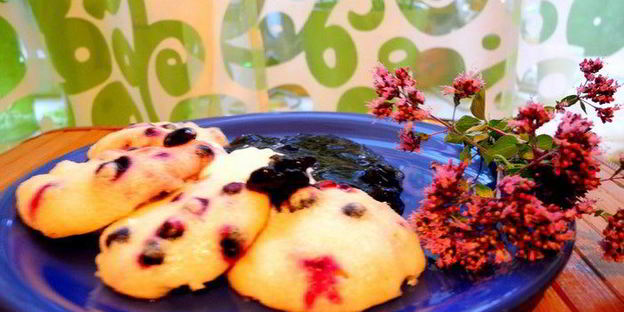 ленивые вареники с черникой на пару