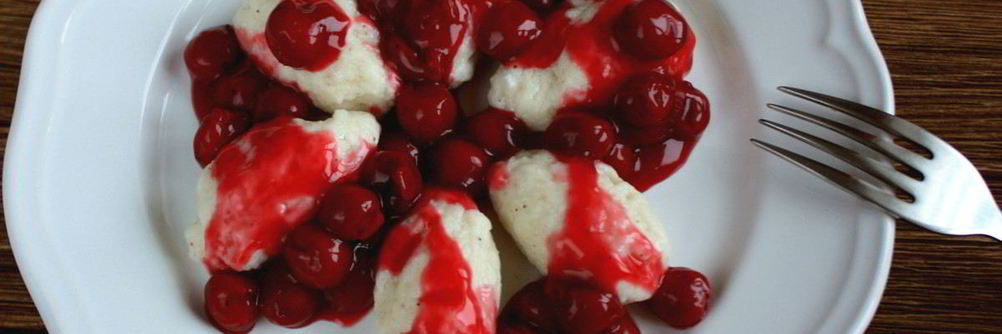 Ленивые вареники с вишневым соусом