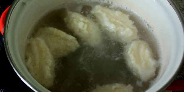 ленивые вареники с вишневым соусом