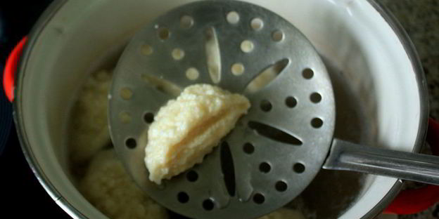 ленивые вареники с вишневым соусом