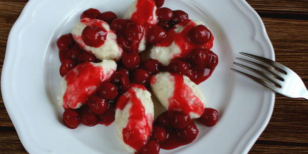 ленивые вареники с вишневым соусом