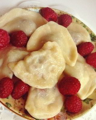 Постные вареники с малиной