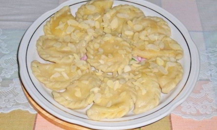 Рецепт постных вареников с начинкой из мака и миндаля с курагой