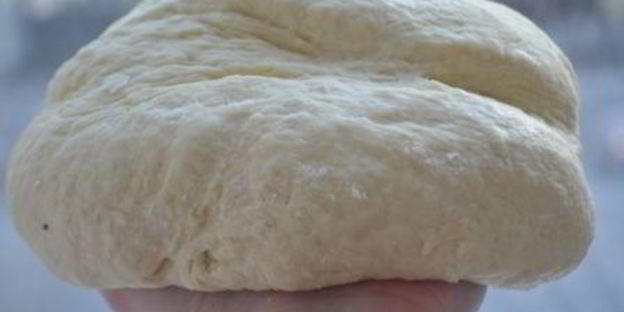 вареники из цельнозерновой муки с половинками слив