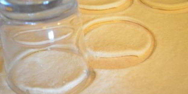 вареники из цельнозерновой муки с половинками слив