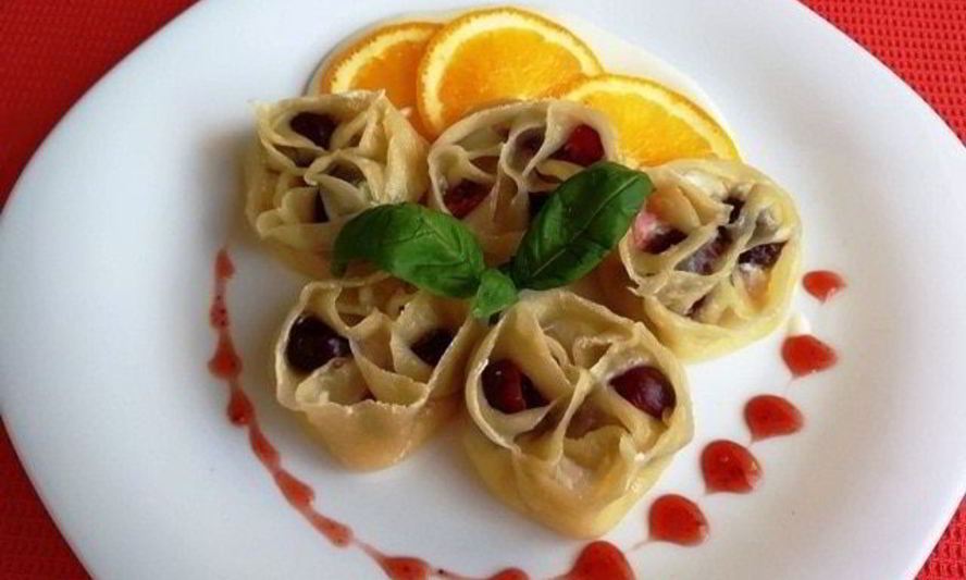 Рецепт вареников с черешней и творогом