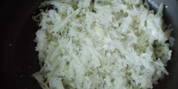 вареники с фасолью, ветчиной и укропом