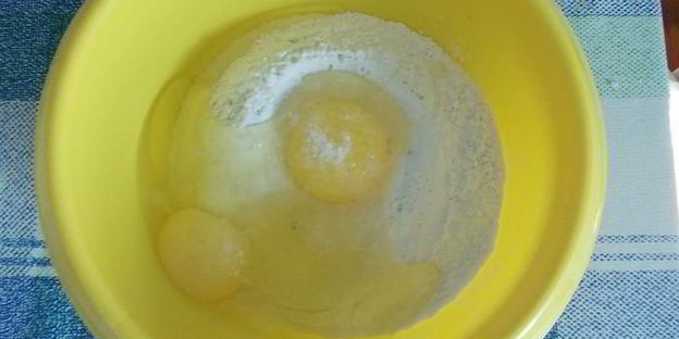 вареники с фасолью, ветчиной и укропом