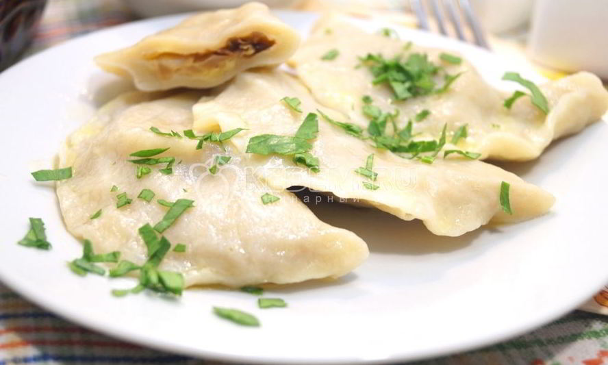 Рецепт вареников с капустой и сыром