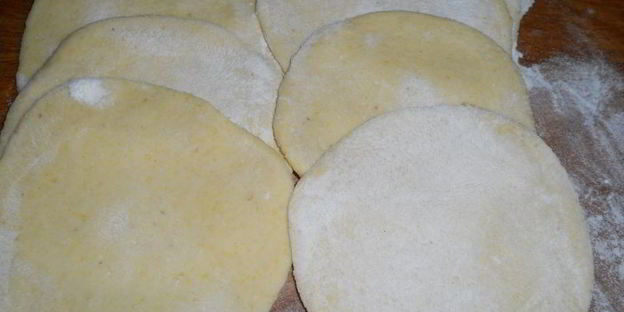 вареники с картофелем на сыворотке и кукурузной муке