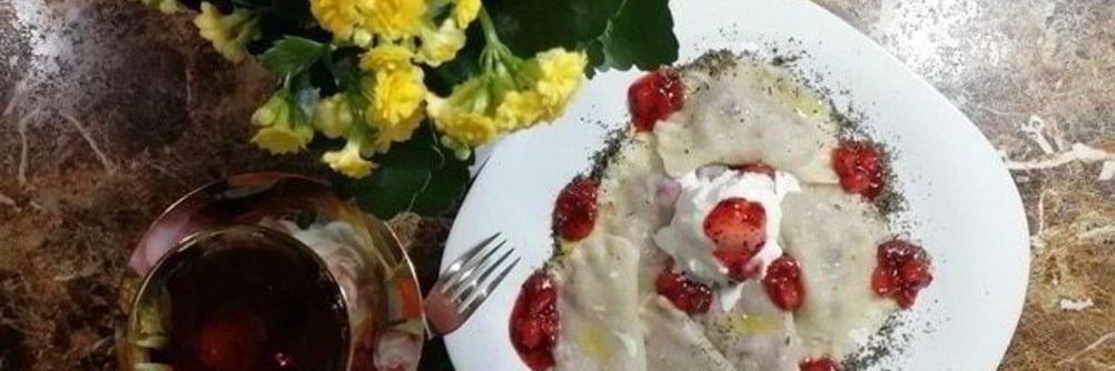 Вареники с клубникой и мятой