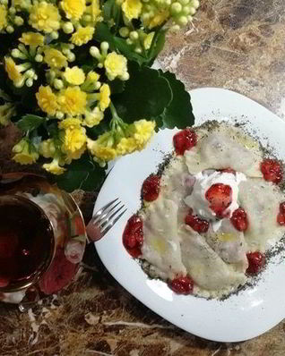 Вареники с клубникой и мятой