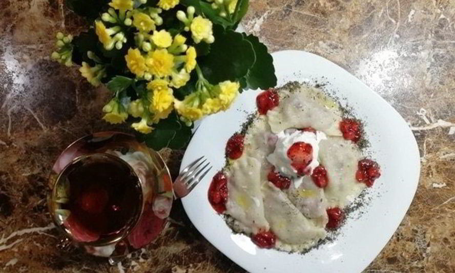 Рецепт вареников с клубникой и мятой