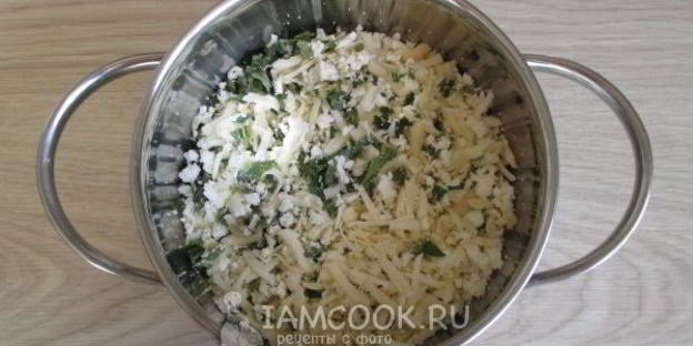 вареники с крапивой, творогом и сыром
