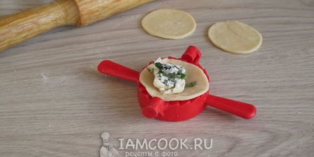 вареники с крапивой, творогом и сыром