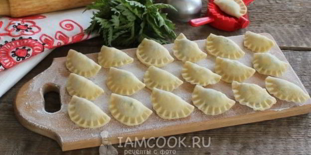 вареники с крапивой, творогом и сыром