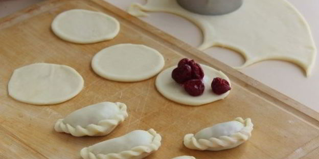 вареники с вишней из теста на воде