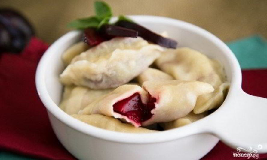 Рецепт вареников со сливами