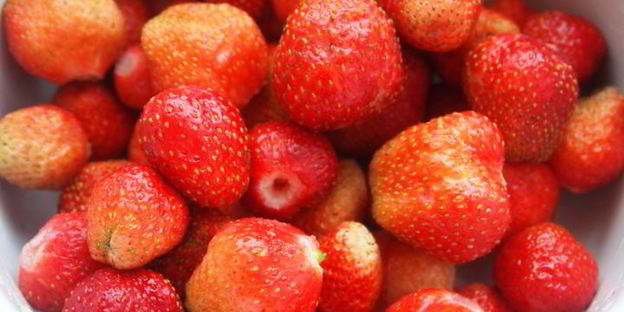 заварные вареники с клубникой и шоколадом