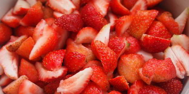 заварные вареники с клубникой и шоколадом