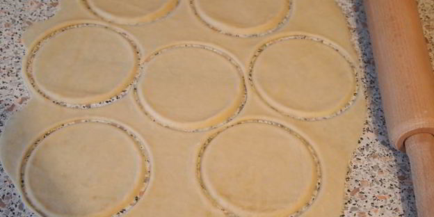 заварные вареники с клубникой и шоколадом