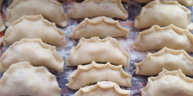 заварные вареники с клубникой и шоколадом