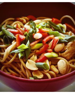 Восточная лапша Удон с арахисом и имбирем