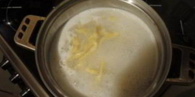 яичная лапша с курицей и овощами