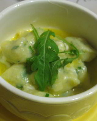 Зеленые ньокки с руколой и масляным соусом
