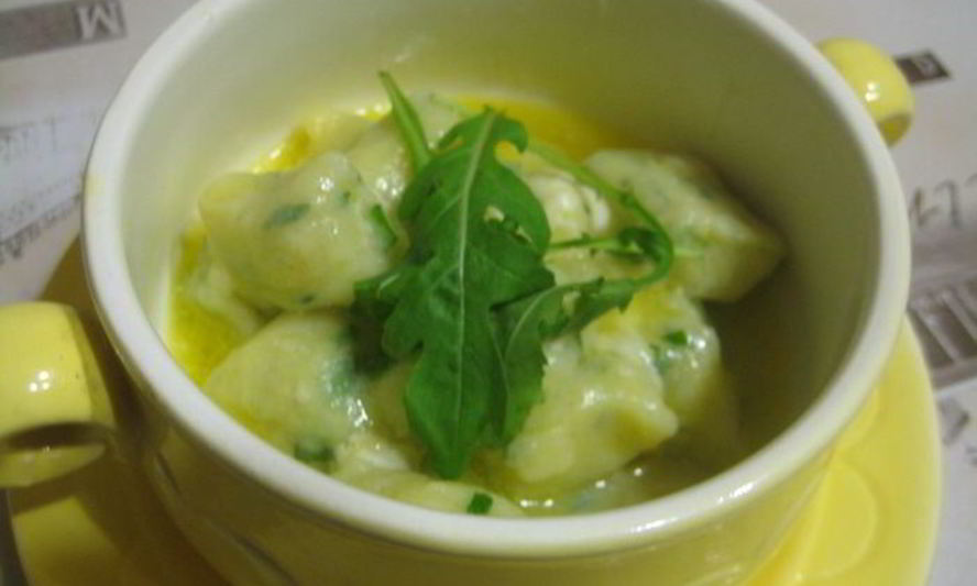 Рецепт зеленых ньокков с руколой и масляным соусом