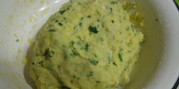 зеленые ньокки с руколой и масляным соусом