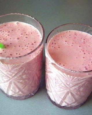 Бананово-клубничный коктейль