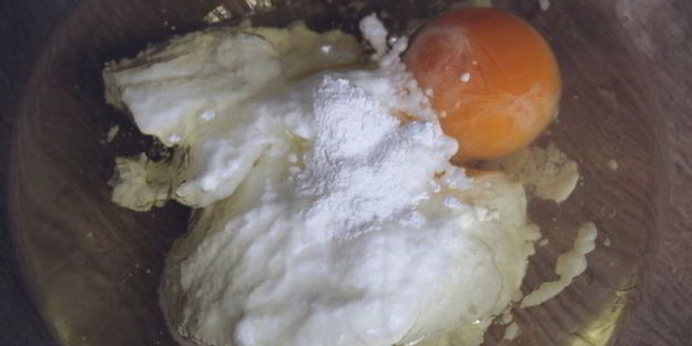 булочки с грецким орехом и сахарным сиропом