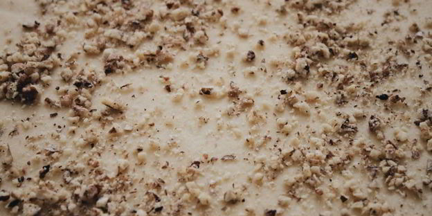 булочки с грецким орехом и сахарным сиропом