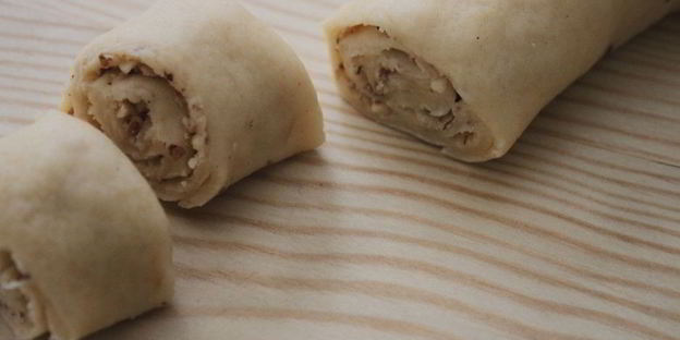 булочки с грецким орехом и сахарным сиропом