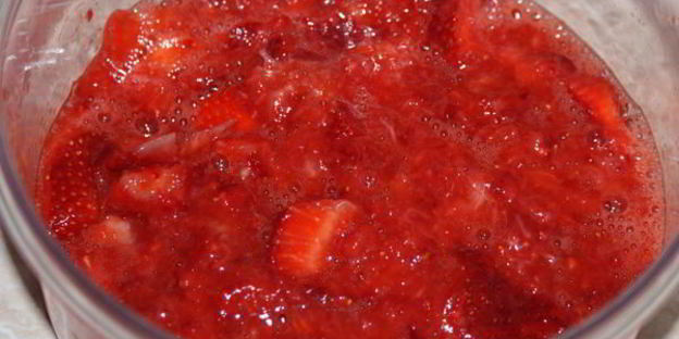 имбирно-клубничный напиток