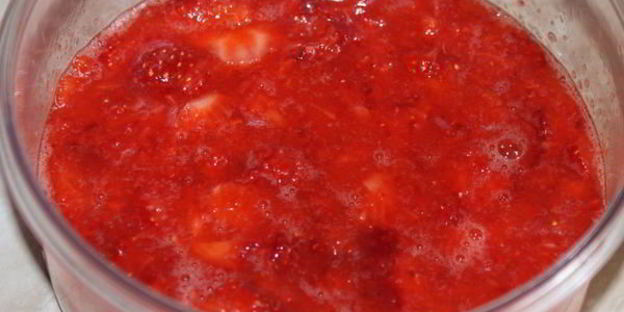 имбирно-клубничный напиток