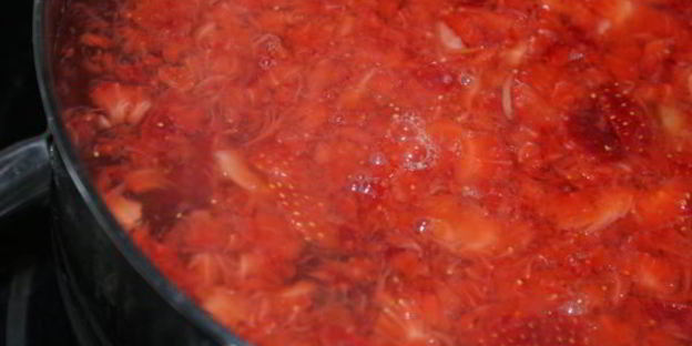 имбирно-клубничный напиток