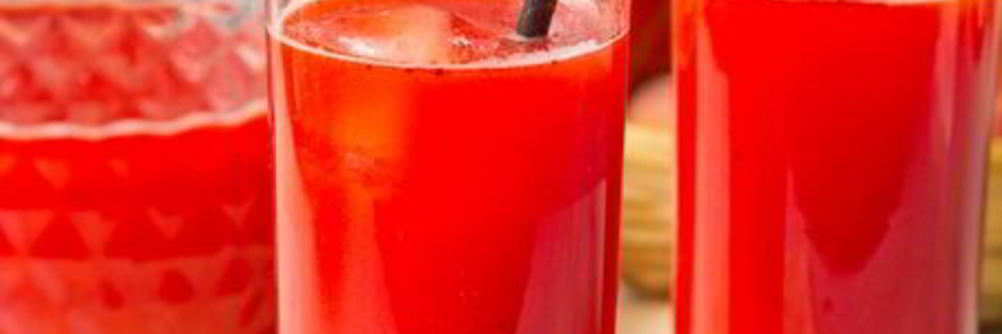 Клубнично-лаймовый освежающий напиток