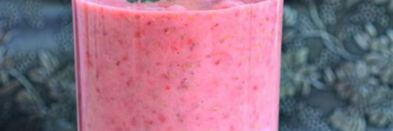 Клубничный коктейль с мятой