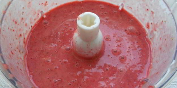 клубничный коктейль с мятой