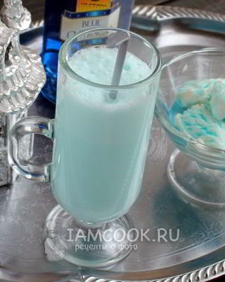 Коктейль с мороженым и Блю кюрасао