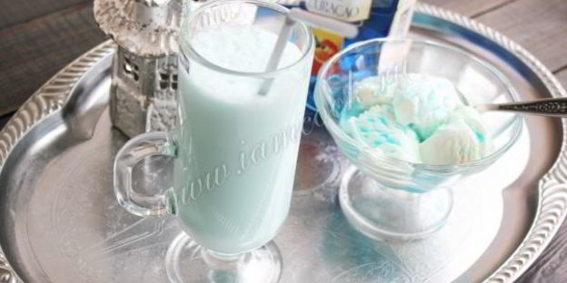 коктейль с мороженым и блю кюрасао