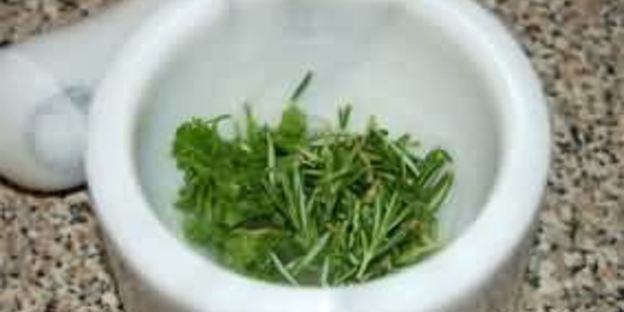 коктейль с розмарином и лаймом