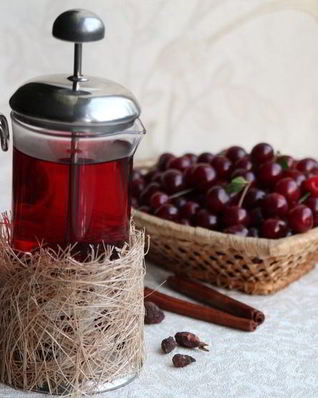 Летний вишневый пунш