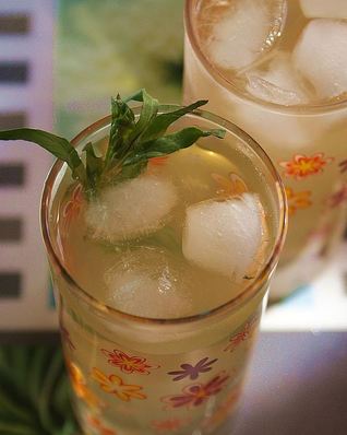 Напиток Тархун с пряностями